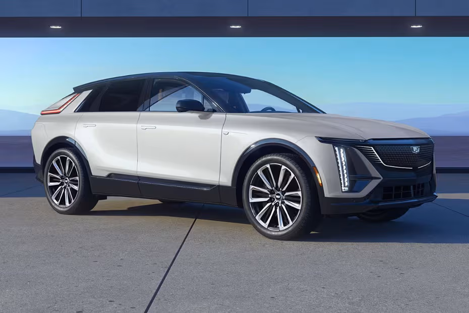 Cadillac LYRIQ 2026 Front Left Side Angle View on City Street