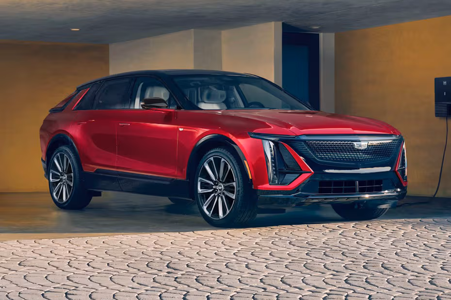 Cadillac LYRIQ 2026 Front Right Side Angle View