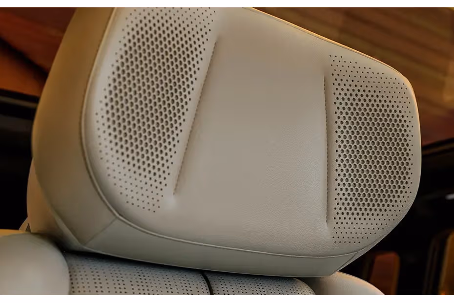 Cadillac LYRIQ 2026 Front Seat Adjustable Headrest