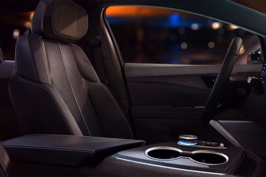 Cadillac Optiq 2025 Driver side interior door panel