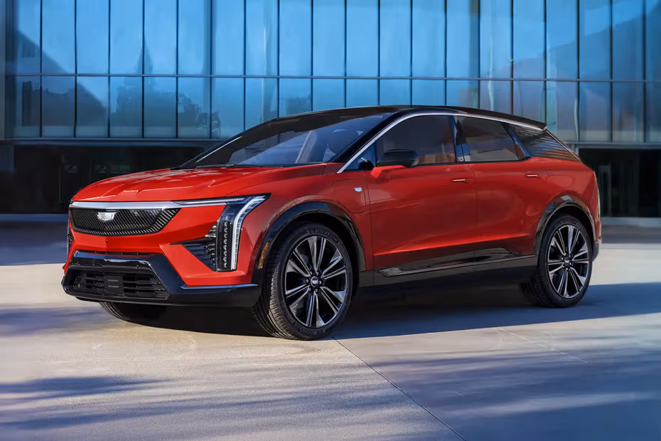 Cadillac Optiq 2025 Front left side angle view on city street