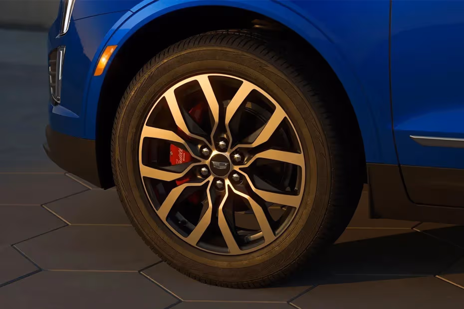 Cadillac XT5 2026 SUV Aerodynamic alloy wheel design