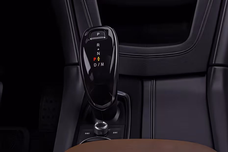 Cadillac XT6 2026 Interior gear selector shifter console