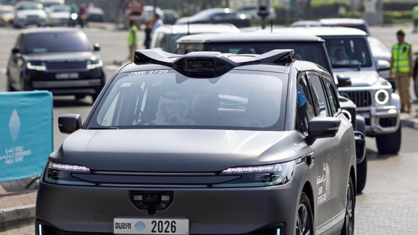 driverless taxi in Dubai.jpg
