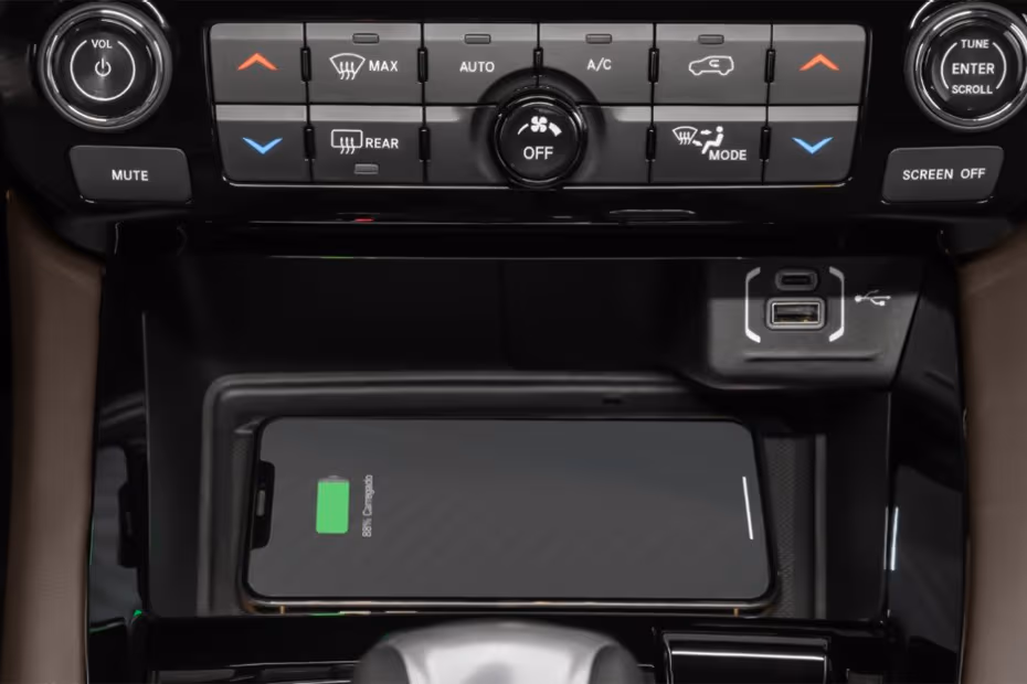 Jeep Commander 2026  central console smart key slot