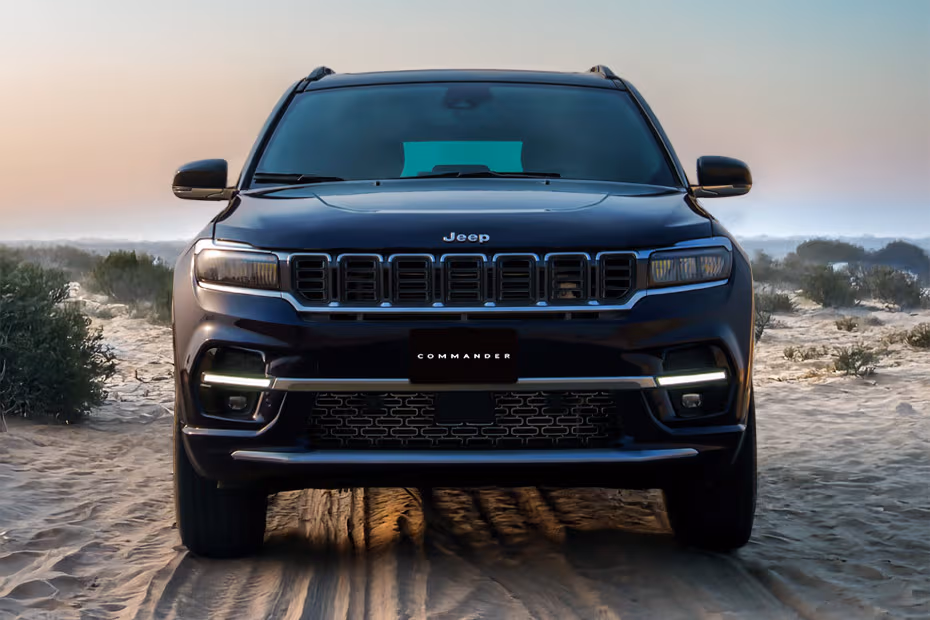 Jeep Commander 2026  front right side angle view