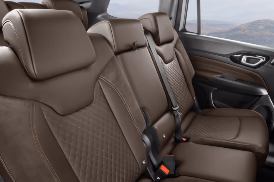 Jeep Commander 2026 Rear seats view