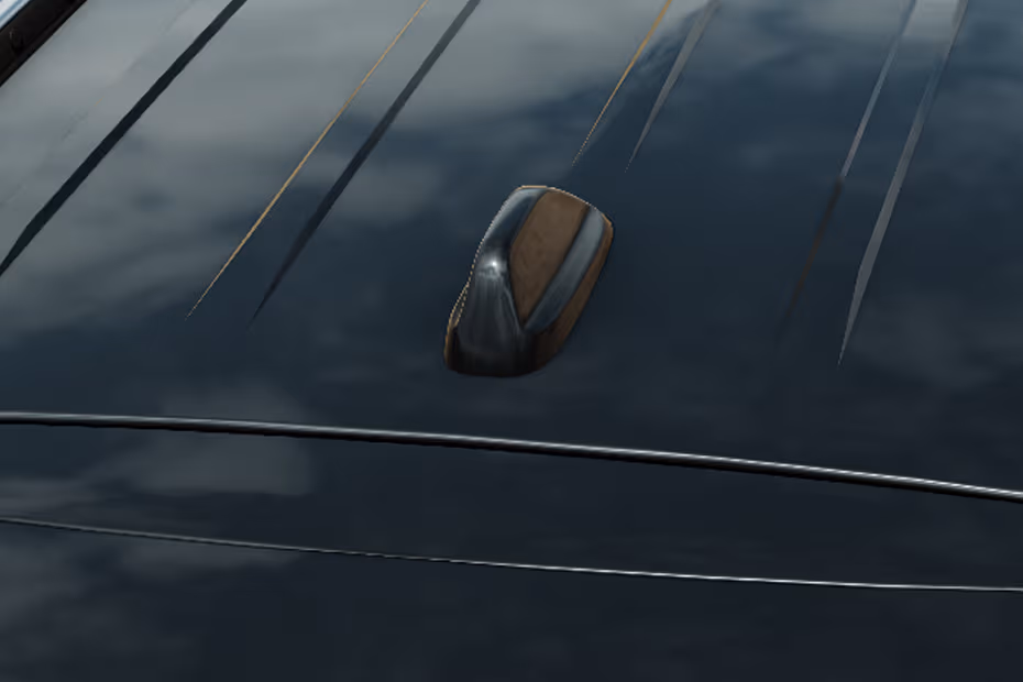 Jeep Commander  2026 Roof Mounted Antenna close up