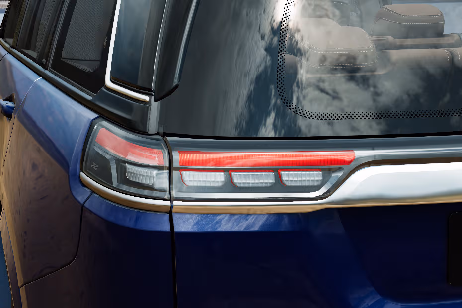 Jeep Commander 2026 taillight with sequential turn indicator 