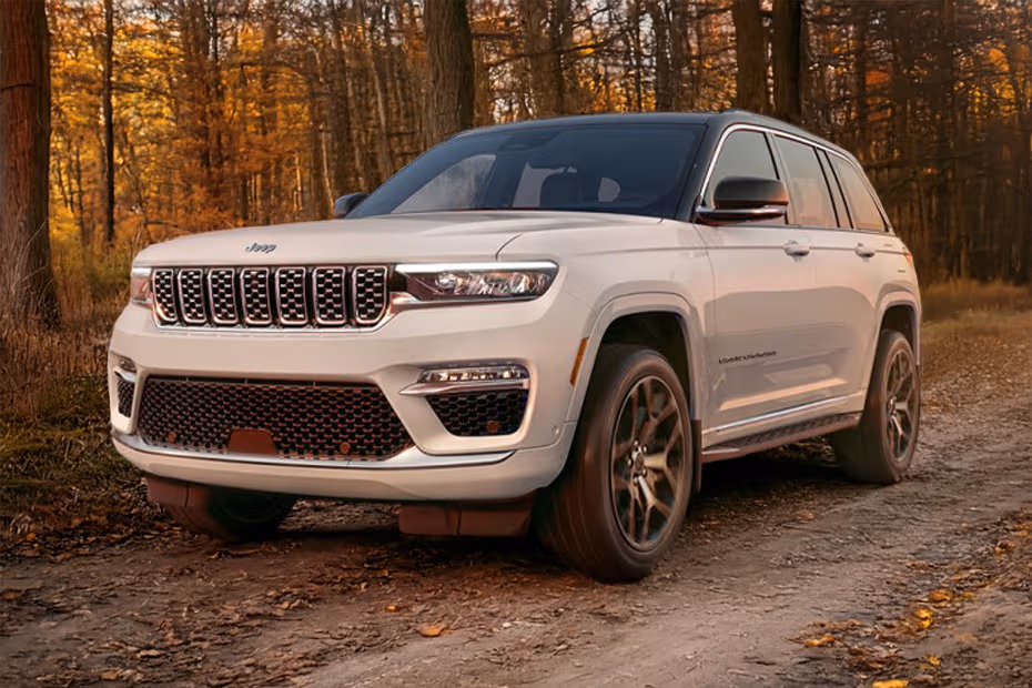Jeep Grand Cherokee Front Angle Low View