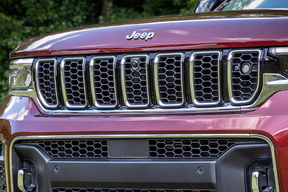 Jeep Grand Cherokee Grille View