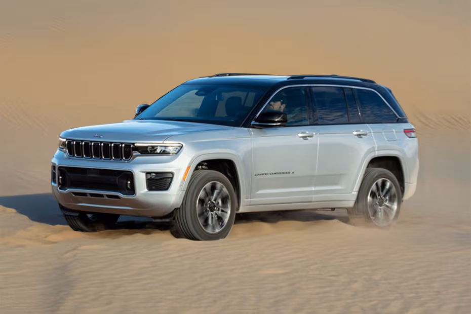 Jeep Grand Cherokee  Rear Cross View