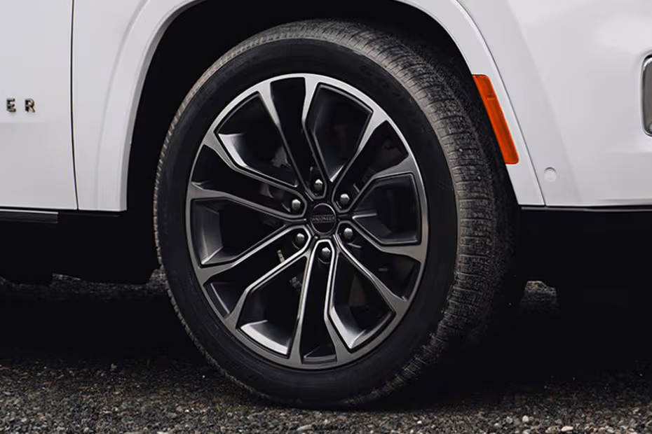 Jeep Grand Wagoneer 2026 alloy wheel design close-up