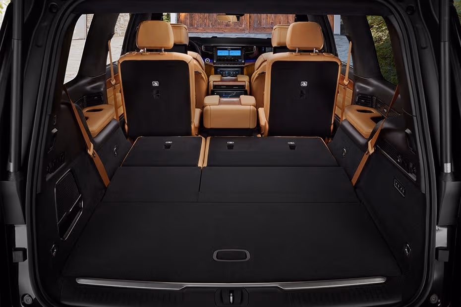 Jeep Grand Wagoneer 2026 central fold-down armrest on rear seats 