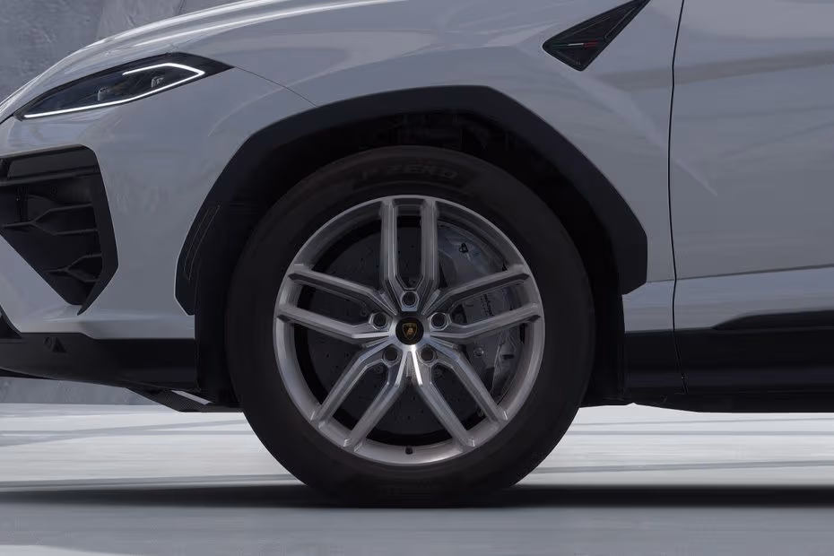 Lamborghini Urus 2026 Aerodynamic Alloy Wheel Design Close-up