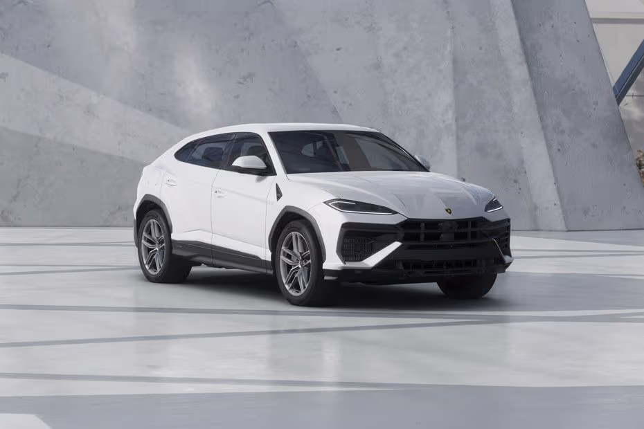 Lamborghini Urus 2026 Front Right Side Angle View