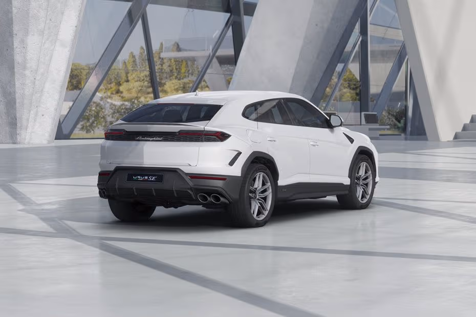 Lamborghini Urus 2026 Tailgate Closed View with Connected LED Taillamps