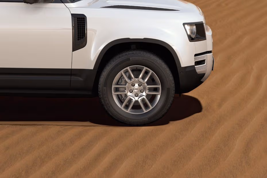 Land Rover DEFENDER 110 2026 Aerodynamic alloy wheel design close-up