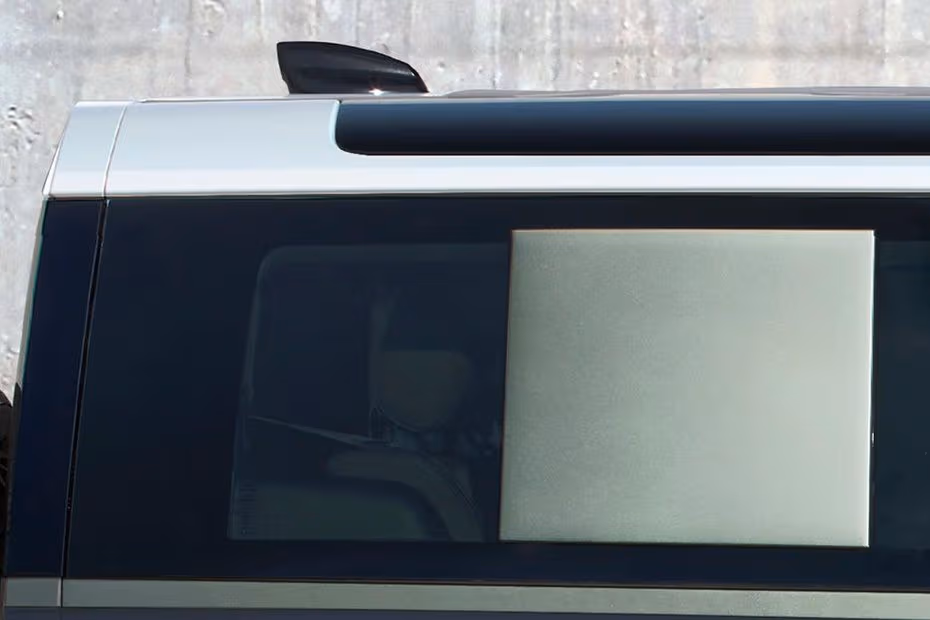 Land Rover DEFENDER 90 2026 Roof Mounted Antenna Close-up