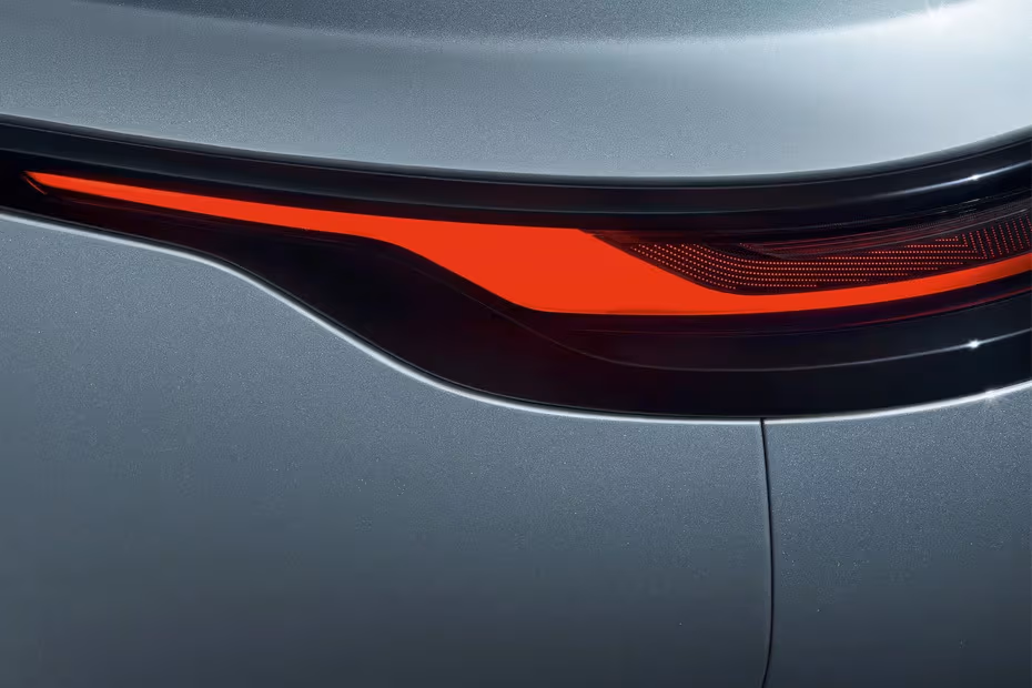 Land Rover Range Rover Velar 2026 Connected LED taillight close-up