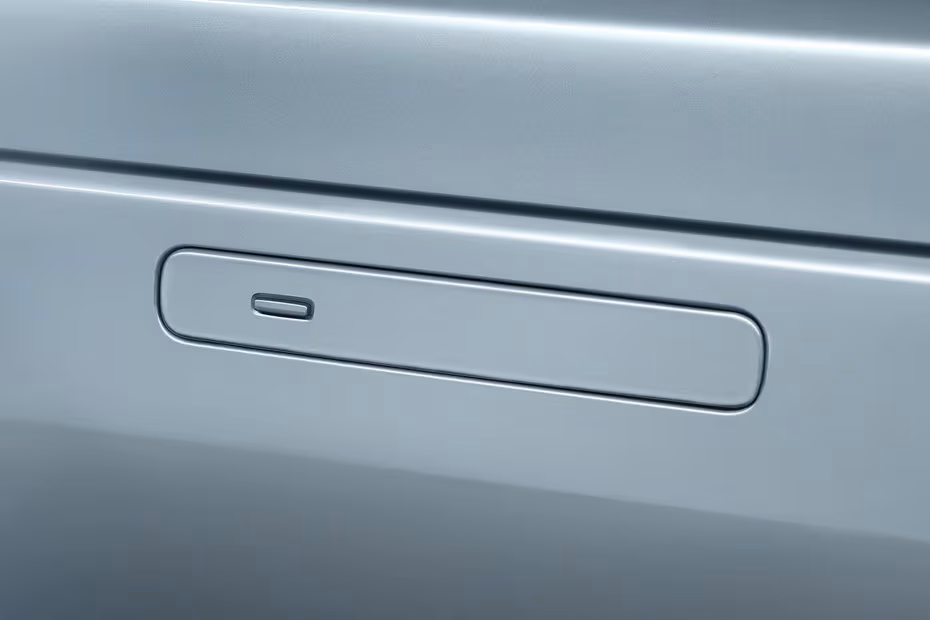 Land Rover Range Rover Velar 2026 Flush door handle close-up