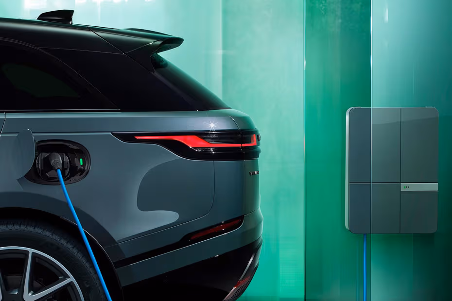 Land Rover Range Rover Velar 2026 Fuel lid open