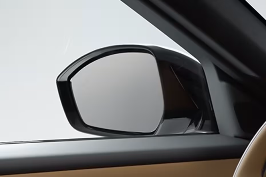 Land Rover Range Rover Velar 2026 ORVM glass close-up