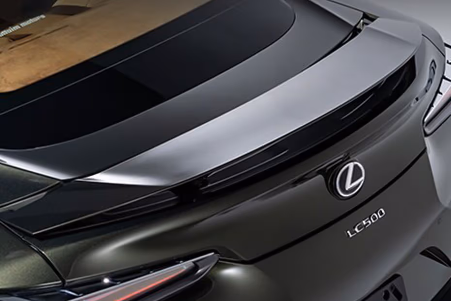 Lesux LC 500 2026 spoiler with integrated high mounted stop lamp