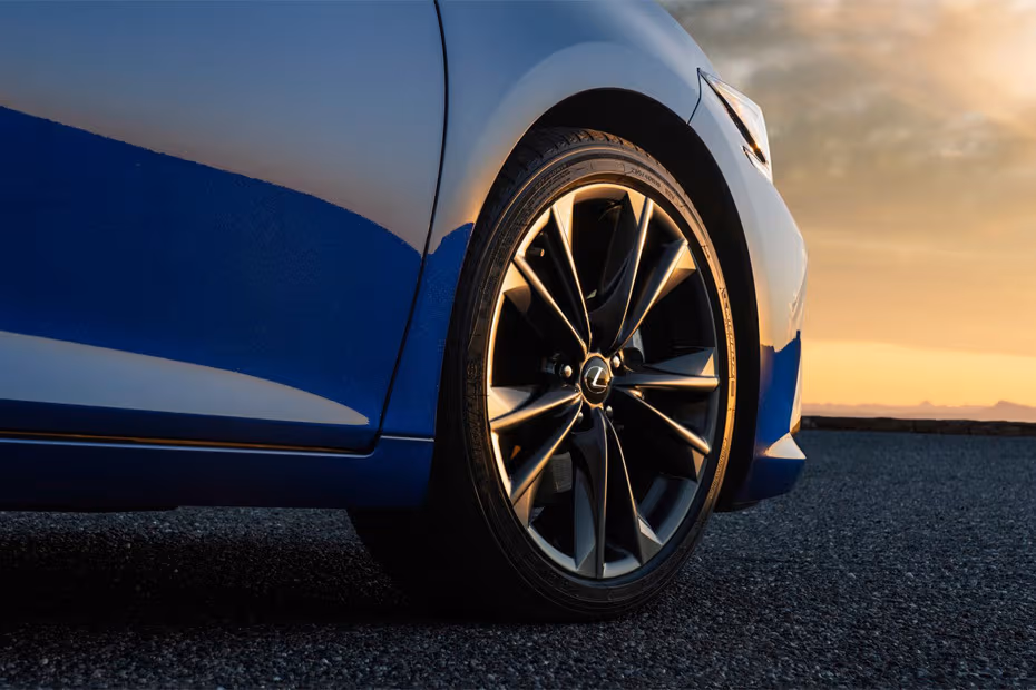 Lexus ES 2026 alloy wheel design close-up