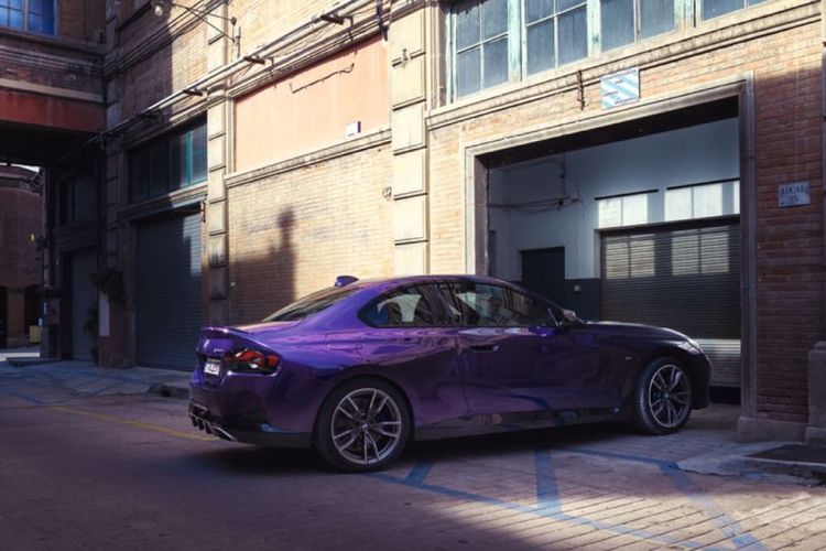 BMW 2 Series Coupe Right Side View