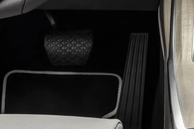 BMW X7 Foot Controls