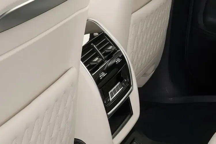 BMW X7 Rear AC Controls
