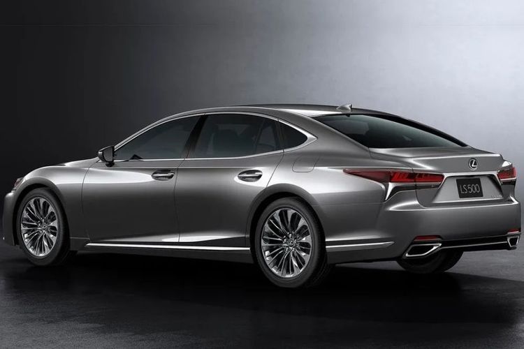 Lexus LS Left Side View