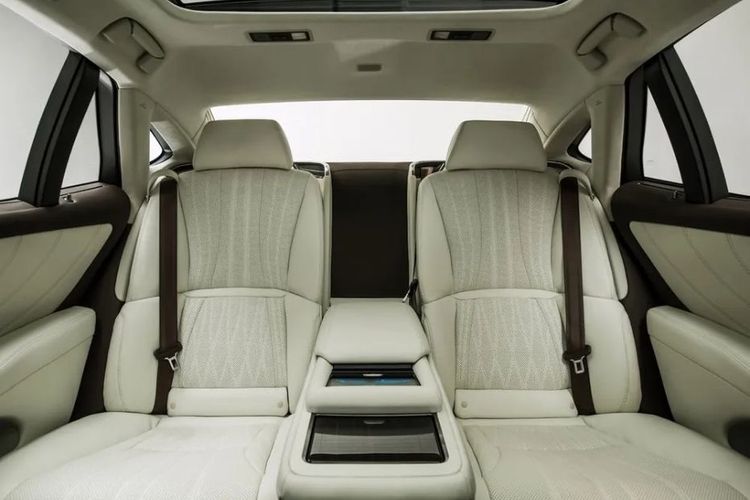 Lexus LS Rear Seat