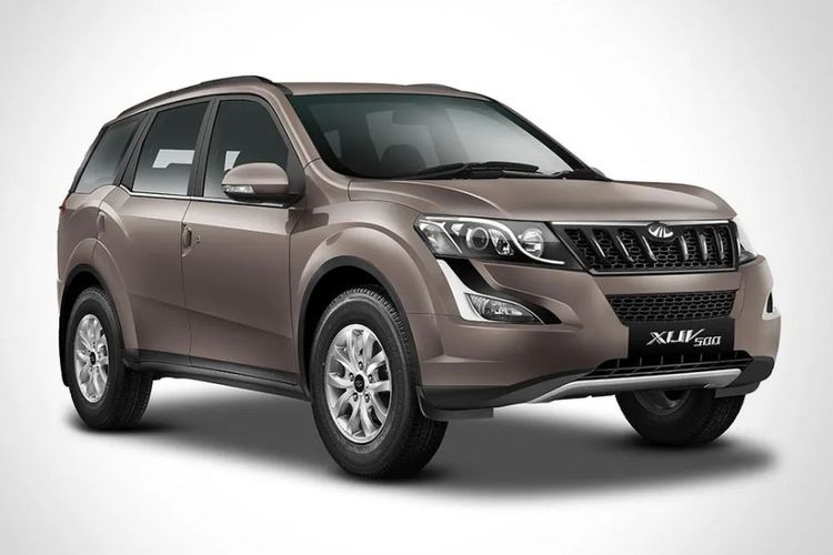 Mahindra XUV500 Right Side View