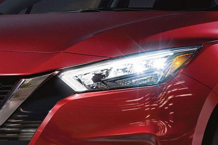 Nissan Sunny Headlight View