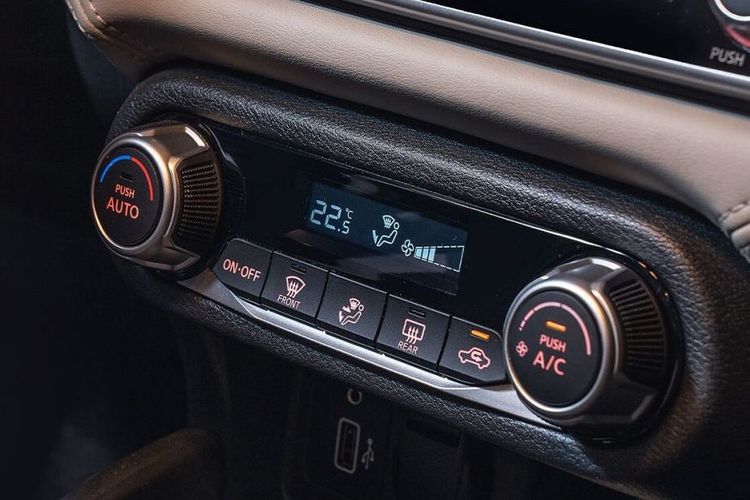 Nissan Sunny AC Control View