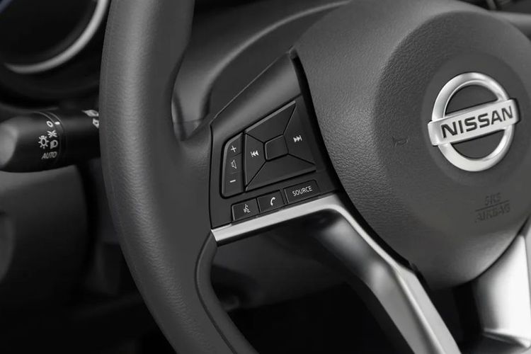 Nissan Sunny Buttons View