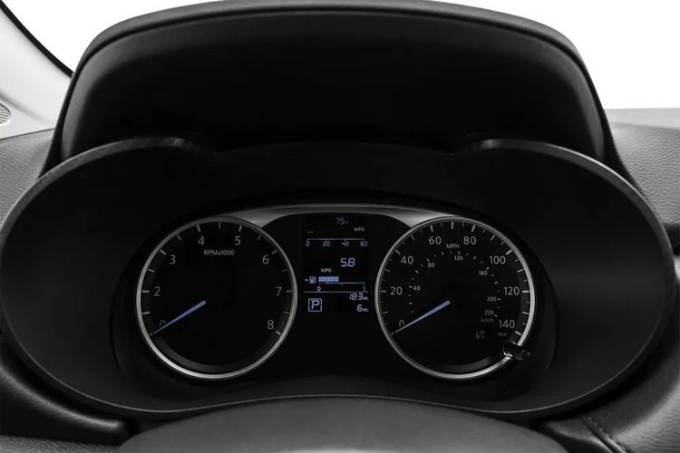 Nissan Sunny Tachometer