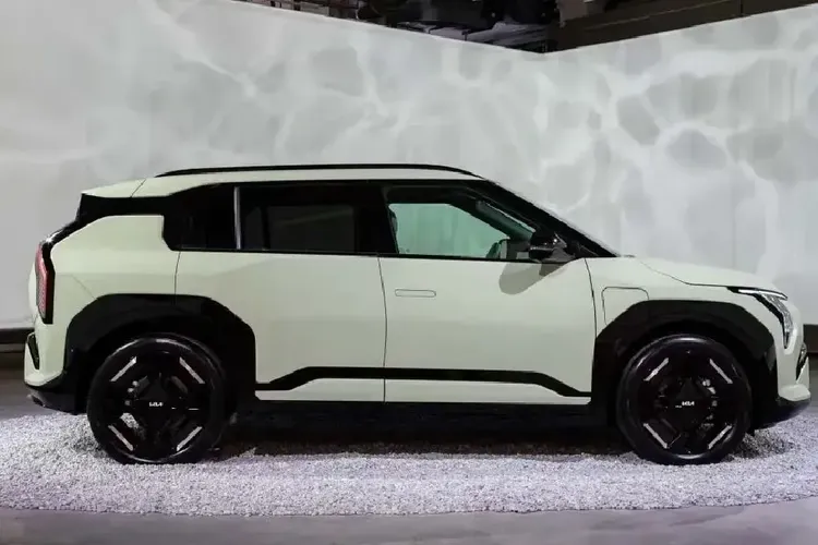 Kia EV 3 2024 Right Side View