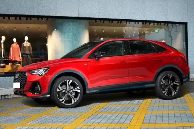 Q3 Sportback 2024 Left Side View