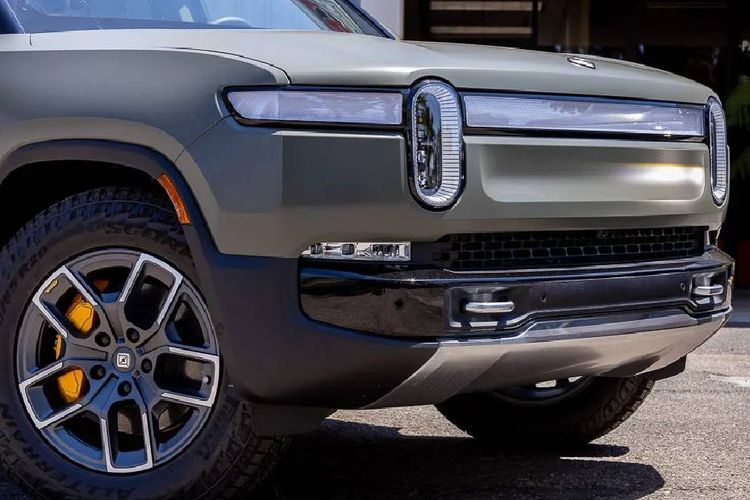 Rivian R1T grille