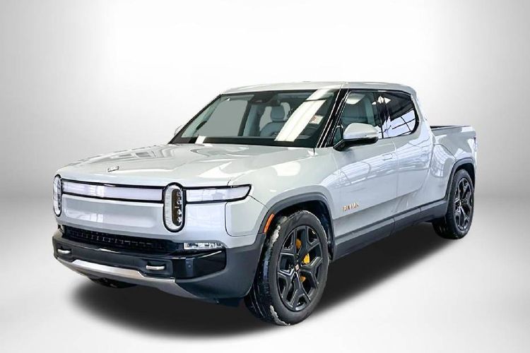 Rivian R1T Left Side Front View
