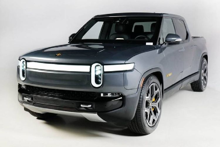 Rivian R1T Left Side Front View