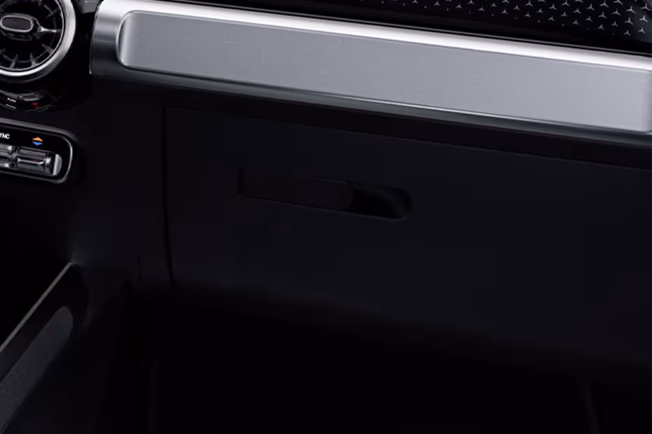 Mercedes-Benz EQB 2026 Dashboard Glovebox Closed