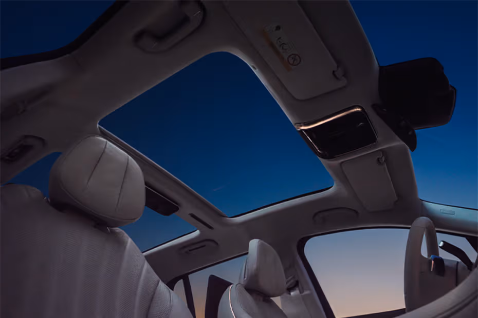 Mercedes-Benz EQS SUV 2026 Dual-Pane Panoramic Glass Sunroof
