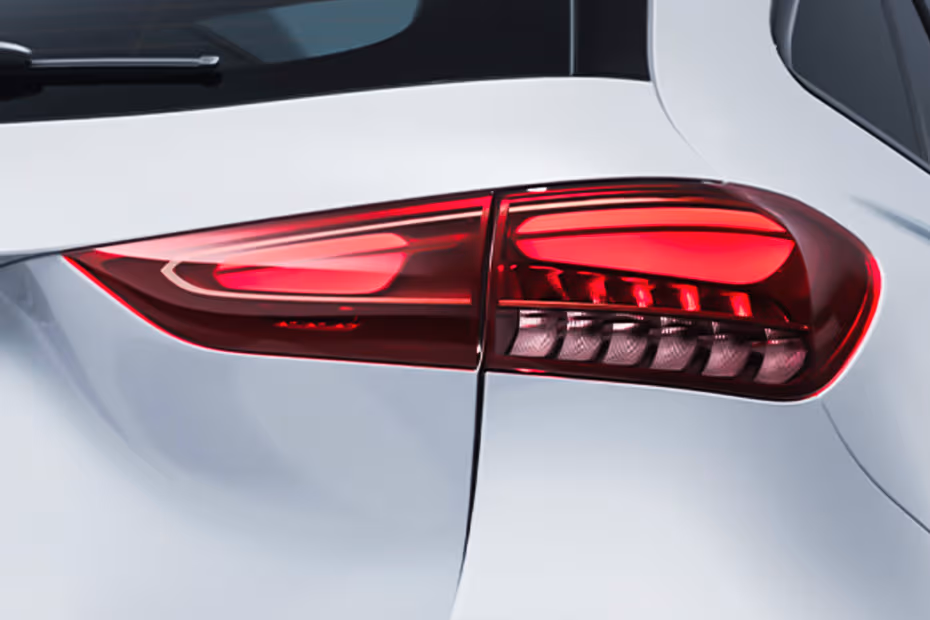 Mercedes-Benz GLA-Class 2026 Taillight With Sequential Turn Indicator