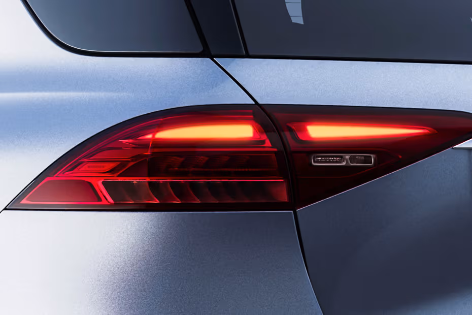 Mercedes-Benz GLE-Class 2026 Taillight with Sequential Turn Indicator