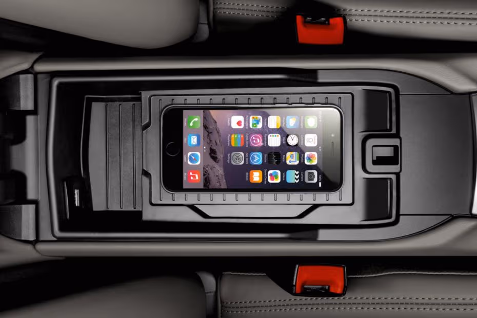 Porsche 718 2026 Center Tunnel with attached Smartphone
