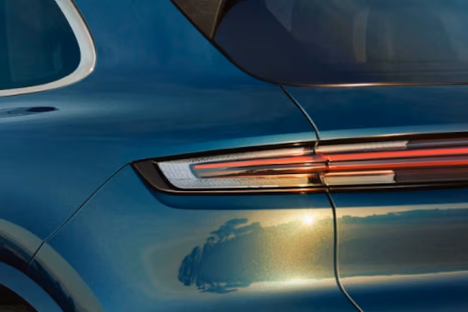 Porsche Cayenne 2026 Connected LED Taillight